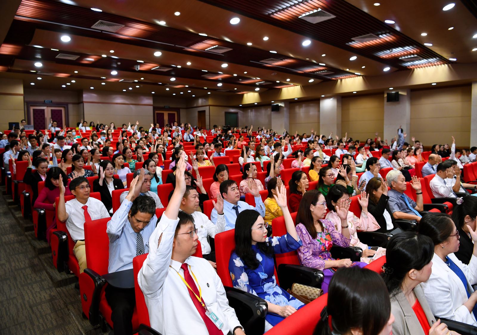 2 Hoi nghi VCNLD.jpg